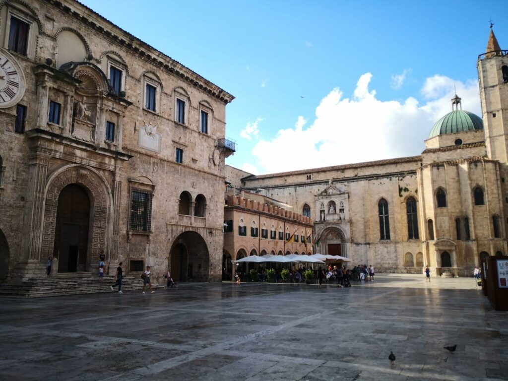 piazza del popolo ascoli piceno