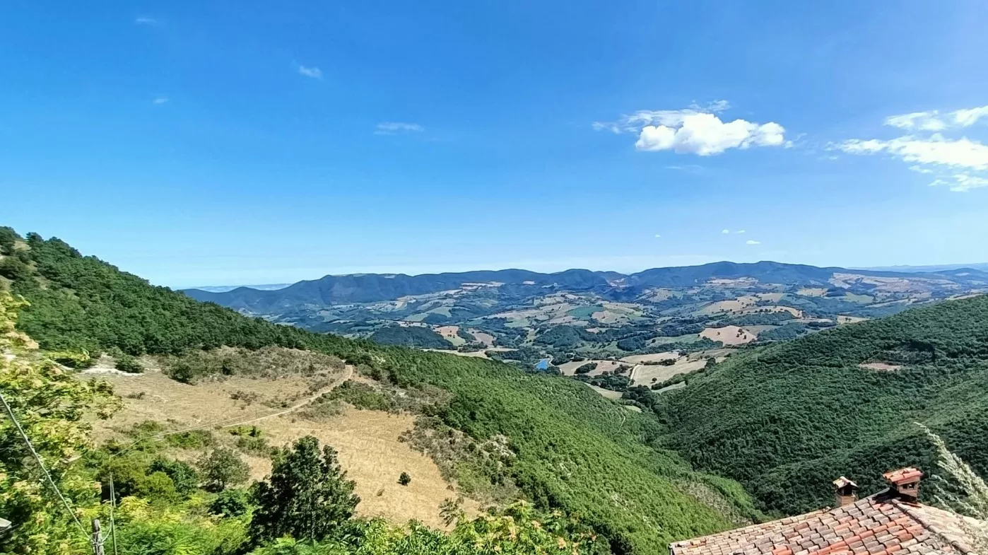 Trekking ed escursioni nelle Marche - Panorama di Elcito